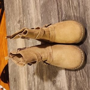 Old navy toddler tan boots size 7 with straps